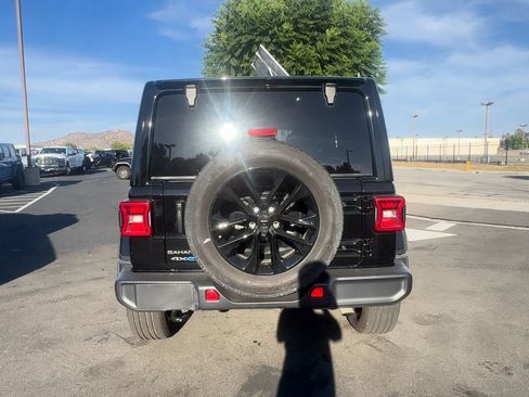 Used 2025 Jeep Wrangler Unlimited Sahara AWD/4WD image 4