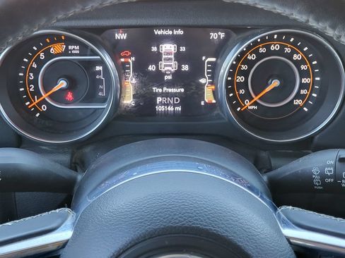 Used 2018 Jeep Wrangler Unlimited Sahara AWD/4WD image 13