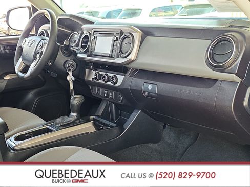 Used 2018 Toyota Tacoma SR5 RWD image 30