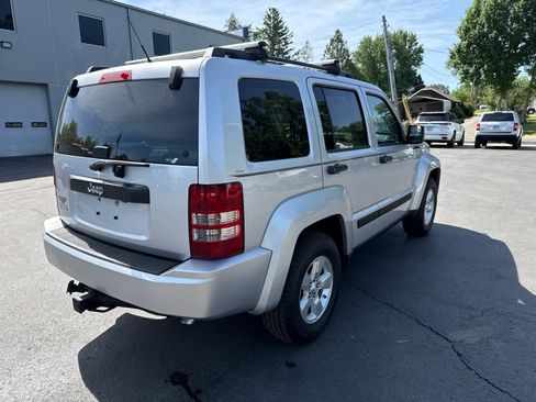 Used 2010 Jeep Liberty Sport w/ Popular Equipment Group AWD/4WD image 3