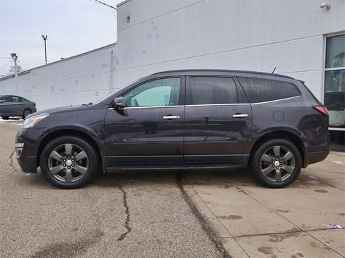 Used 2017 Chevrolet Traverse LT image 2
