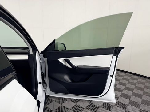 Used 2022 Tesla Model Y Performance AWD/4WD image 38
