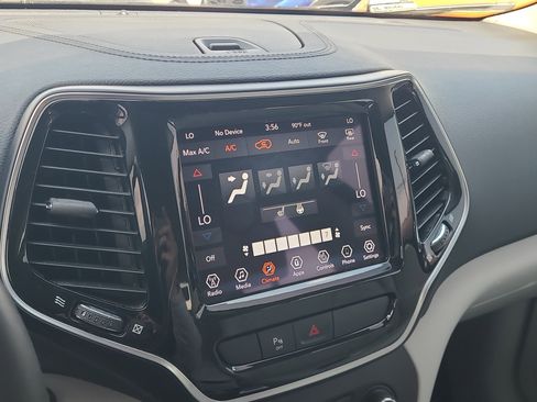 Used 2020 Jeep Cherokee Limited FWD image 23