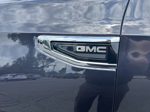 Certified 2024 GMC Yukon SLT w/ SLT Luxury Package AWD/4WD image 3