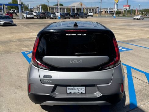 Used 2025 Kia Soul LX FWD image 6