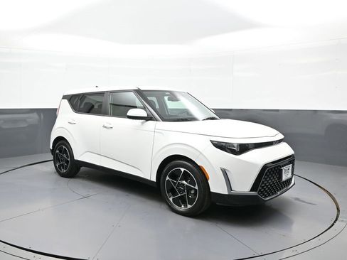 Certified 2023 Kia Soul EX image 4