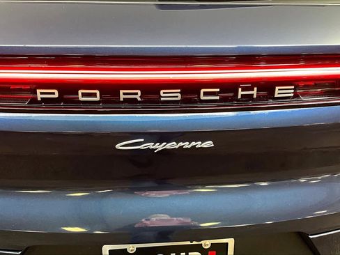 Used 2024 Porsche Cayenne image 32