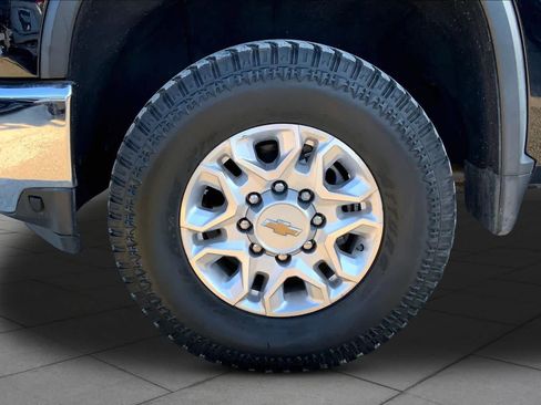 Used 2021 Chevrolet Silverado 2500 LT w/ Convenience Package AWD/4WD image 11