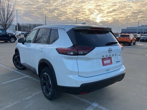 Used 2024 Nissan Rogue SV image 9