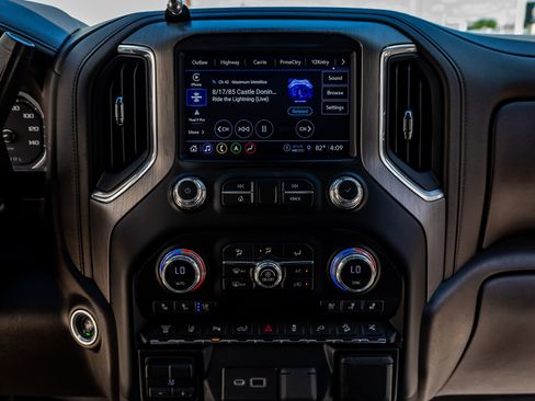 Used 2023 GMC Sierra 3500 Denali w/ Technology Package AWD/4WD image 23