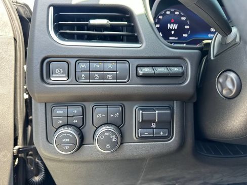 Used 2023 Chevrolet Tahoe High Country AWD/4WD image 32
