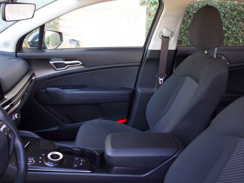 Used 2026 Kia Sportage LX FWD image 9