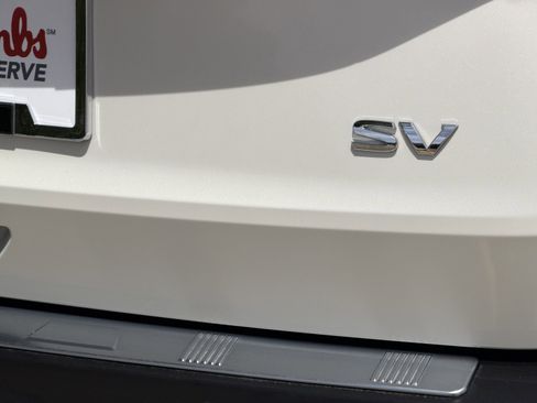 Used 2023 Nissan Rogue SV FWD image 6