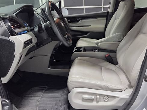 Used 2023 Honda Odyssey Touring image 5