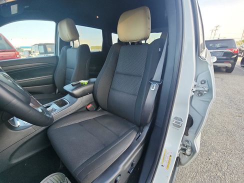 Used 2020 Jeep Grand Cherokee Laredo AWD/4WD image 18
