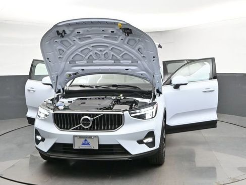 Used 2025 Volvo XC40 B5 Plus AWD/4WD image 52