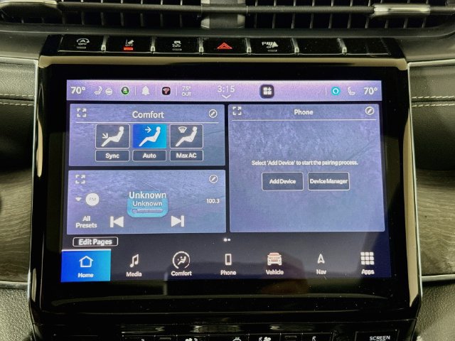 Used 2024 Jeep Grand Cherokee Overland w/ Luxury Tech Group IV AWD/4WD image 15