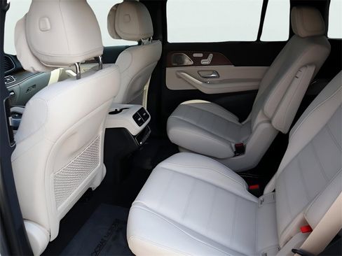 New 2026 Mercedes-Benz GLS 450 4MATIC image 23