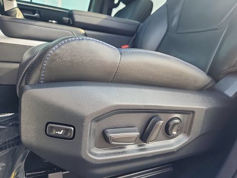 Used 2025 Toyota Sequoia Platinum AWD/4WD image 32