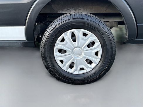 Used 2022 Ford E-Transit Medium Roof w/ Load Area Protection Package image 30
