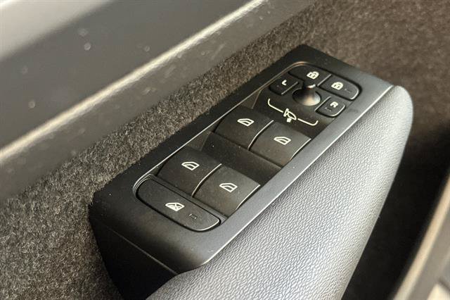 Certified 2026 Volvo XC40 B5 Plus AWD/4WD image 11