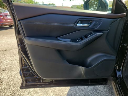 Used 2023 Nissan Rogue SL AWD/4WD image 16