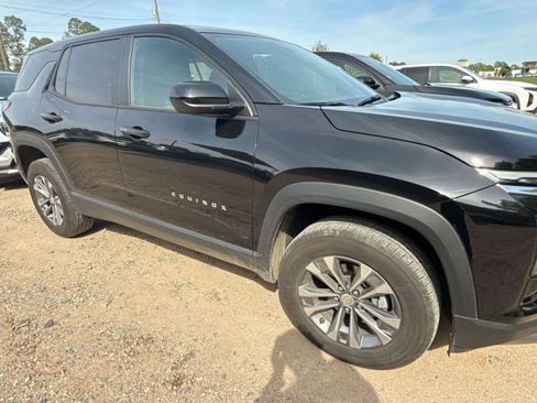 Used 2025 Chevrolet Equinox LT image 3