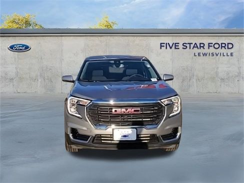 Used 2024 GMC Terrain SLE image 4