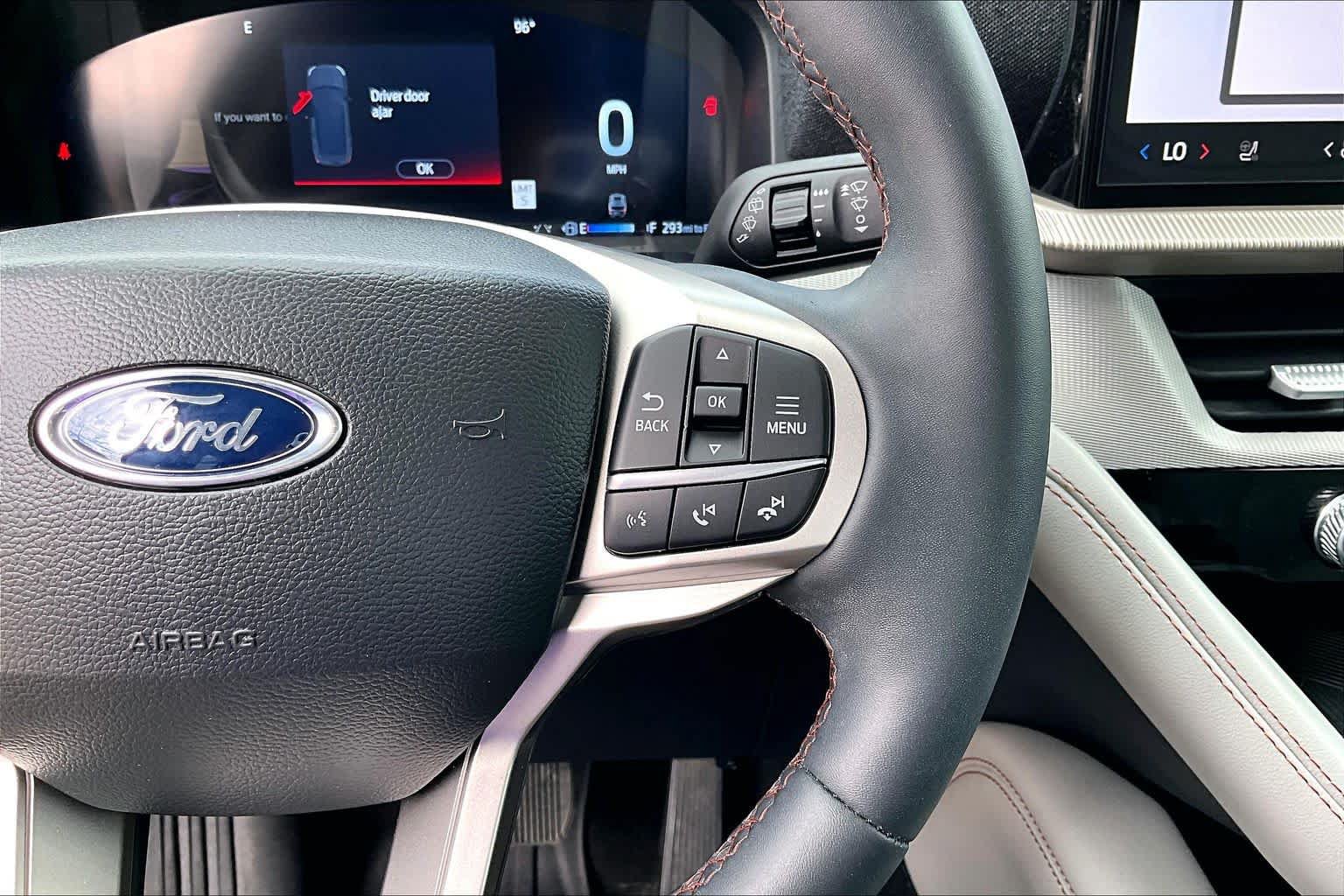 Used 2025 Ford Explorer Active w/ Active Comfort Package RWD image 26