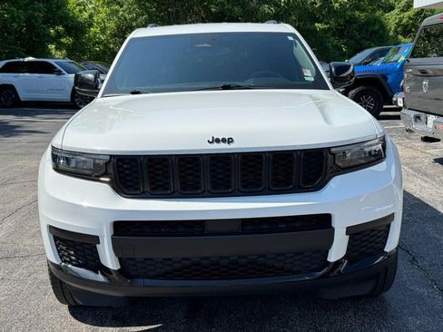 Used 2023 Jeep Grand Cherokee L Laredo AWD/4WD image 10