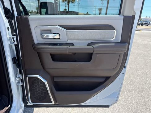 Used 2025 RAM 3500 Laramie AWD/4WD image 16