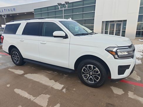 Used 2024 Ford Expedition Max XLT image 7