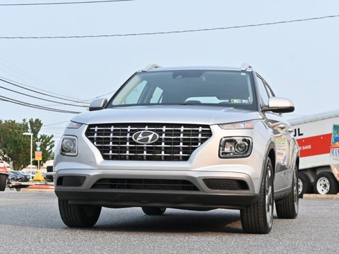 Used 2022 Hyundai Venue SEL image 6