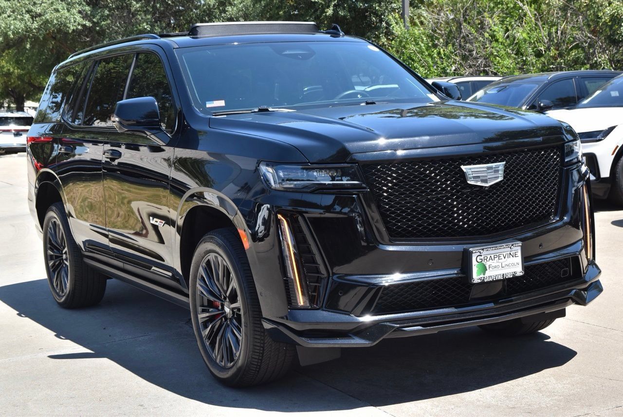 Used 2023 Cadillac Escalade V w/ LPO, ONYX Package AWD/4WD image 4