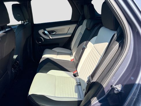 Used 2025 Land Rover Discovery Sport Dynamic SE image 21