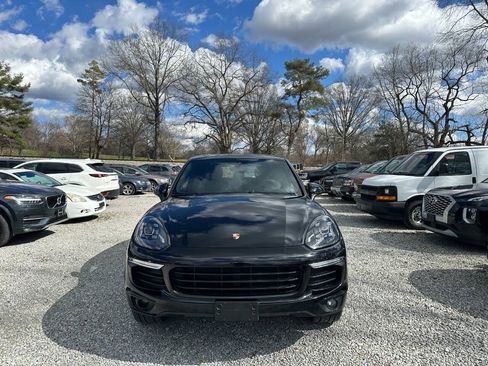 Used 2017 Porsche Cayenne Platinum Edition AWD/4WD image 2