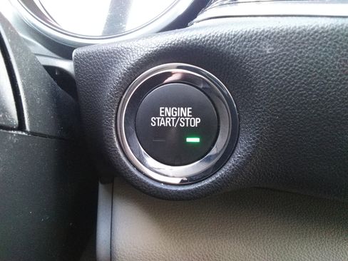 Used 2018 Buick Regal Essence w/ Driver Confidence Package #1 image 16