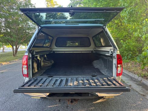 Used 2012 Nissan Frontier SV w/ SV Premium Utility Pkg AWD/4WD image 9