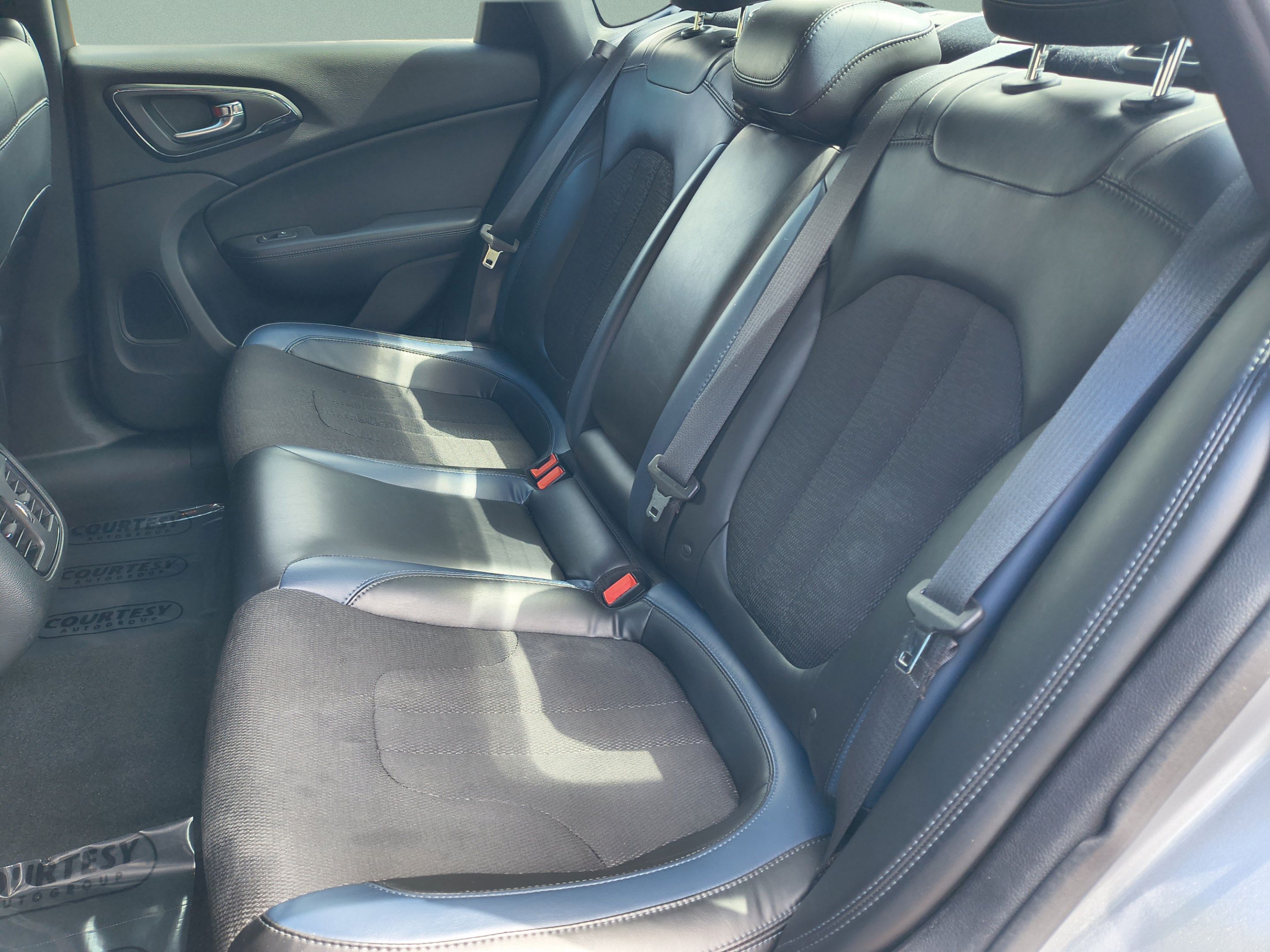 Used 2015 Chrysler 200 S w/ Comfort Group FWD image 18