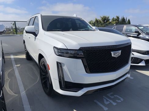 Used 2023 Cadillac Escalade Sport Platinum w/ LPO, ONYX Package image 3