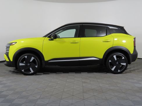 Certified 2025 Nissan Kicks SR w/ Illumination Package image 38