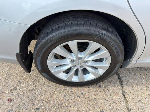 Used 2014 Toyota Venza LE image 25