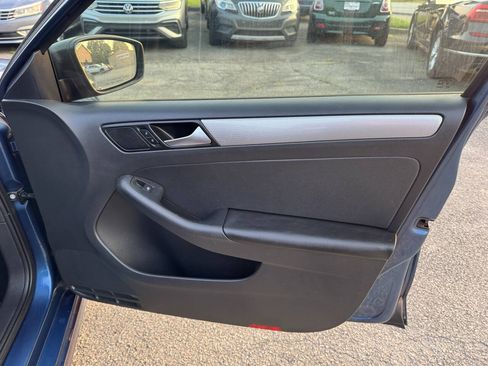 Used 2016 Volkswagen Jetta SE FWD image 13