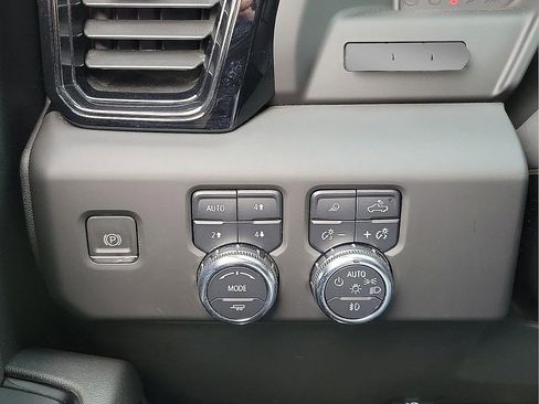 Used 2024 GMC Sierra 1500 AT4 w/ Technology Package image 14