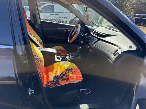 Used 2018 Nissan Rogue S image 16