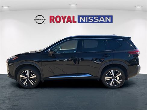 Used 2023 Nissan Rogue SL w/ SL Premium Package image 4