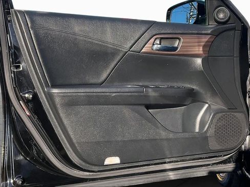 Used 2017 Honda Accord Hybrid Sedan image 22