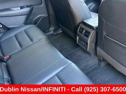 Used 2024 Nissan Rogue SL AWD/4WD image 19