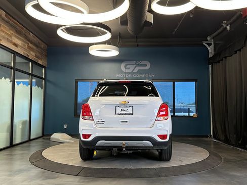 Used 2018 Chevrolet Trax LT w/ LT Convenience Package FWD image 4