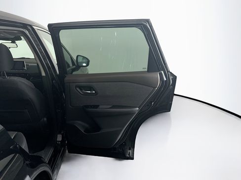 Used 2022 Nissan Rogue SV FWD image 28